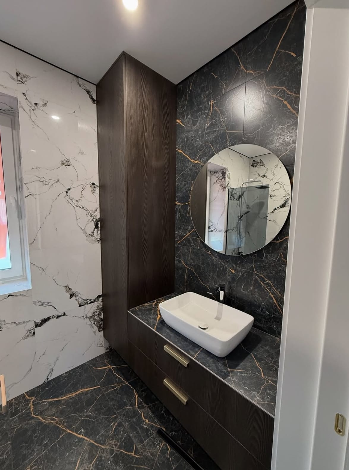 Bathroom Furniture -აბაზანის კარადა და კონსოლი დაშპონილი MDF მასალით