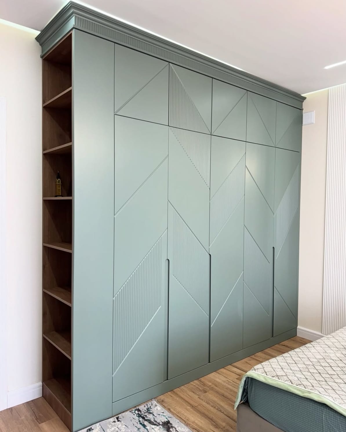 გეომეტრიული დიზაინის კარადის კარები