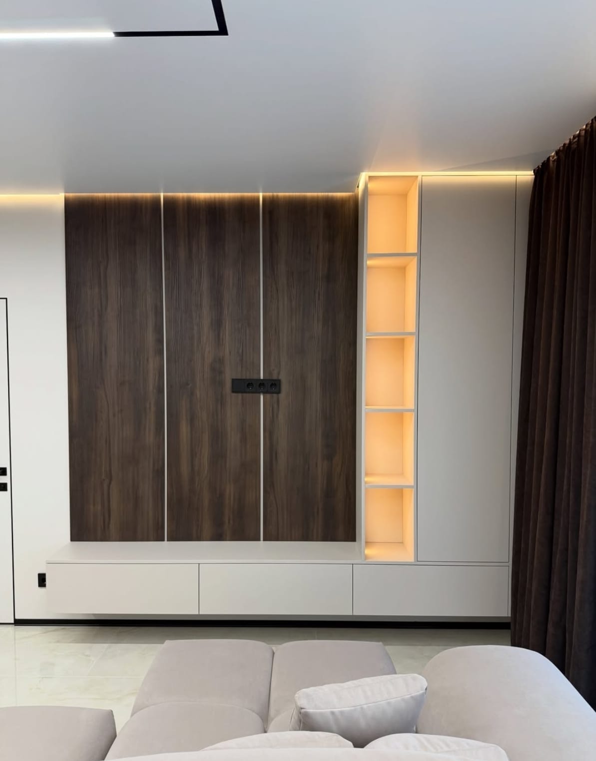 tv-kedeli-open-closed-shelves-design.jpg