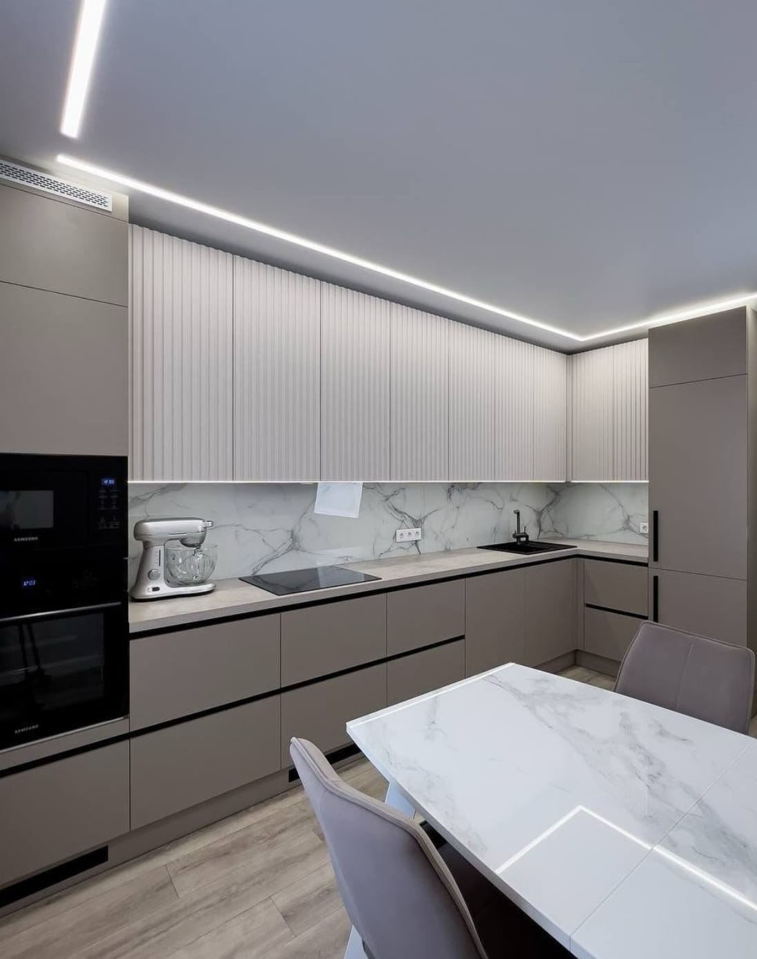 შეღებილი MDF სამზარეულოს სრული ხედი